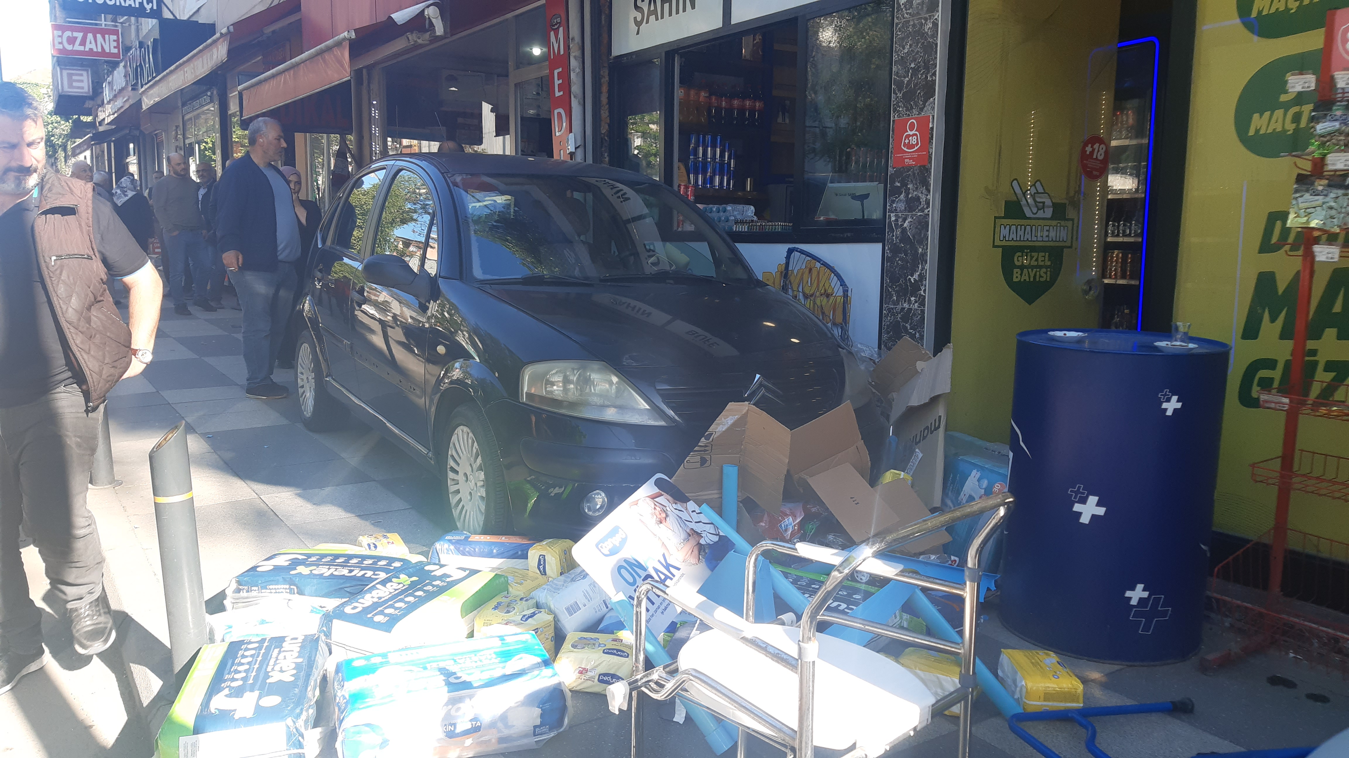 otomobil-kaldirima-cikip-dukkanlara-car-51368-3.jpg