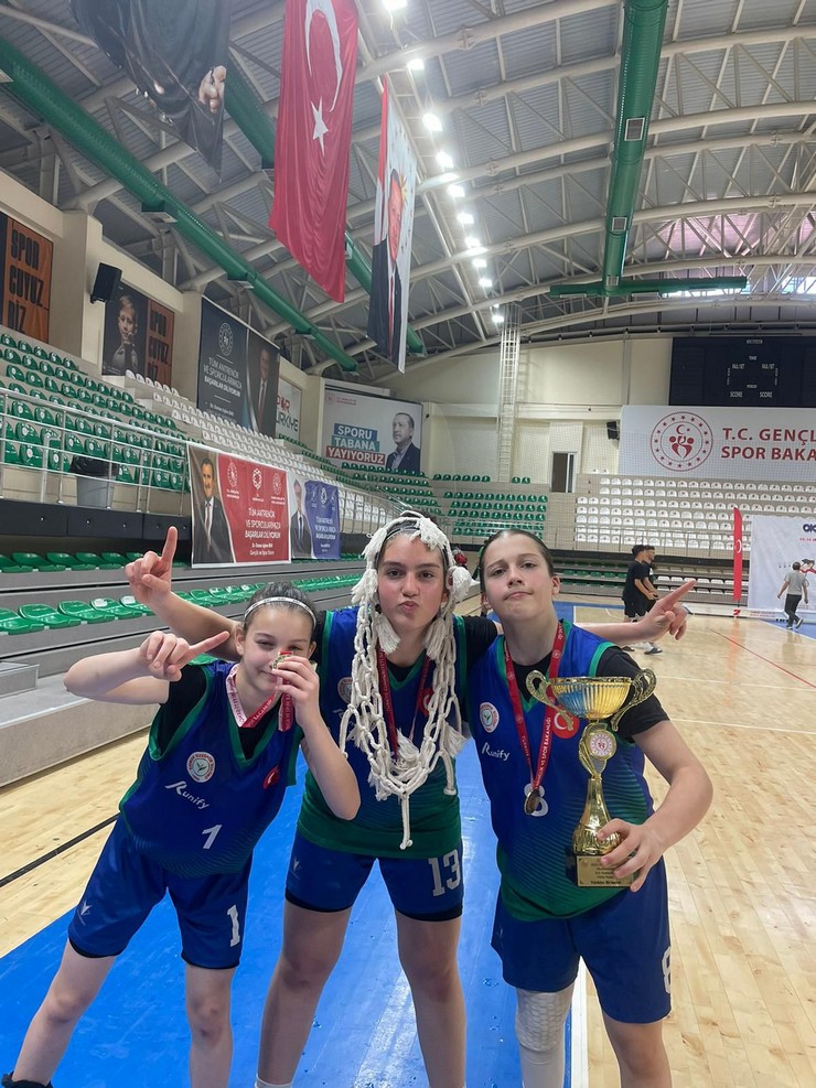 caykur-ortaokulu-3x3-basketbol-takimi-turkiye-sampiyonu-1.jpg