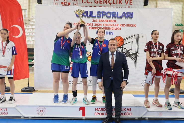 caykur-ortaokulu-3x3-basketbol-takimi-turkiye-sampiyonu-5.jpg
