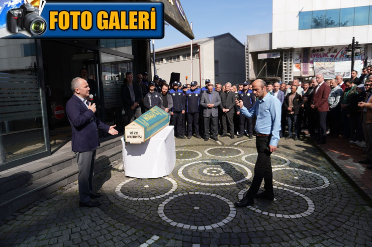 turgut-yildirim-icin-rize-belediyesi-onunde-enaze-toreni.jpg