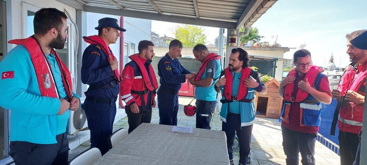 acil-durumlarda-tibbi-tahliye-egitimi-rizede-gerceklestirildi-1.jpg