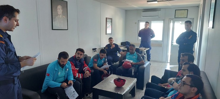 acil-durumlarda-tibbi-tahliye-egitimi-rizede-gerceklestirildi-7.jpg