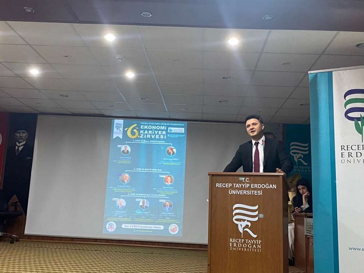rteude-6-ekonomi-ve-kariyer-zirvesi-gerceklestirildi-3.jpg
