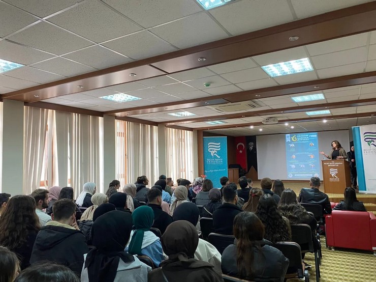 recep-tayyip-erdogan-universitesi-rteu-findikli-uygulamali-bilimler-yuksekokulu-tarafindan-6-ekonomi-ve-kariyer-zirvesi-duzenlendi-3.jpg