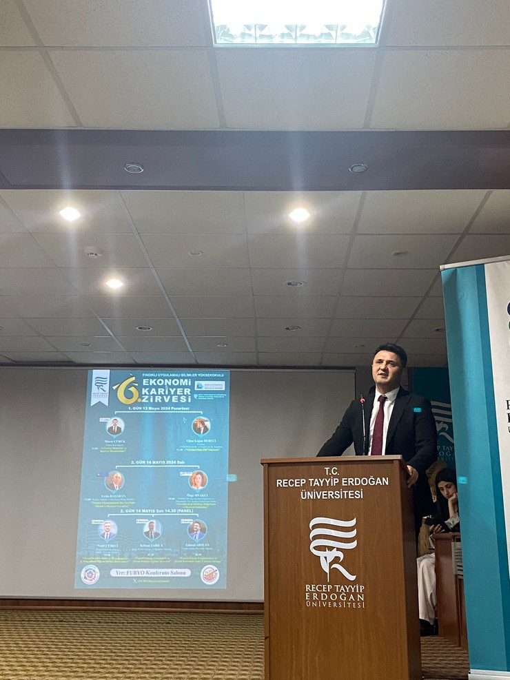 recep-tayyip-erdogan-universitesi-rteu-findikli-uygulamali-bilimler-yuksekokulu-tarafindan-6-ekonomi-ve-kariyer-zirvesi-duzenlendi-4.jpg