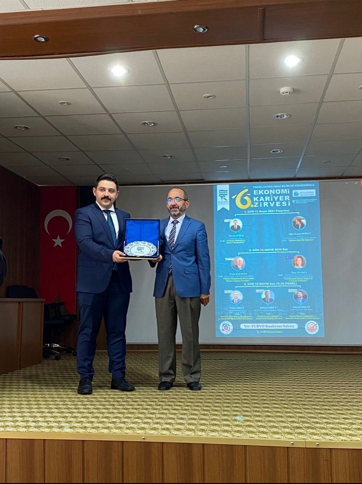 recep-tayyip-erdogan-universitesi-rteu-findikli-uygulamali-bilimler-yuksekokulu-tarafindan-6-ekonomi-ve-kariyer-zirvesi-duzenlendi-5.jpg