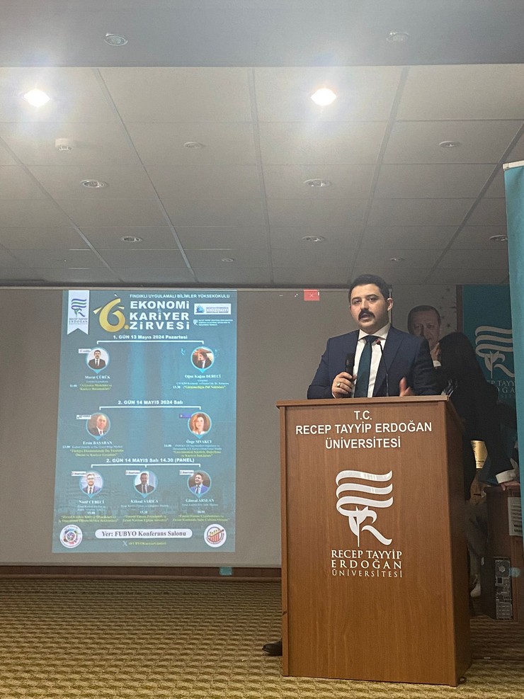 recep-tayyip-erdogan-universitesi-rteu-findikli-uygulamali-bilimler-yuksekokulu-tarafindan-6-ekonomi-ve-kariyer-zirvesi-duzenlendi-9.jpg