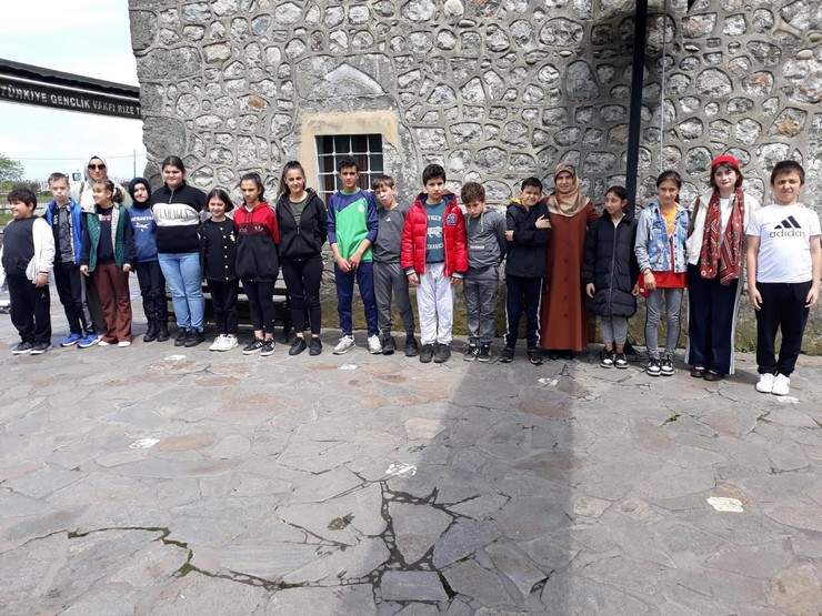rize-il-muftulugu-mihrabin-elleri-projesi-kapsaminda-ogrenciler-cami-ziyaret-etti-2.jpg