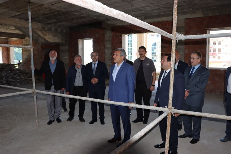 rize-valisi-baydas-ensar-camii-insaatini-inceledi-10.jpg