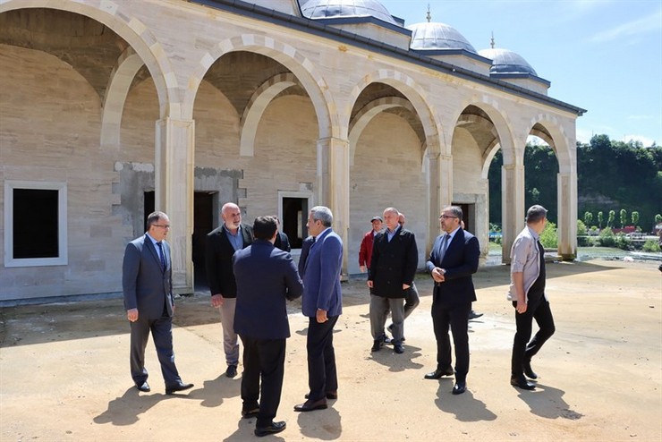 rize-valisi-baydas-ensar-camii-insaatini-inceledi-7.jpg