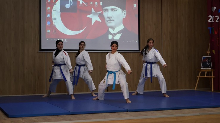 guneysuda-ulucami-ilkokuluna-hayirsever-is-insani-tarafindan-spor-salonu-yaptirildi-1.jpg