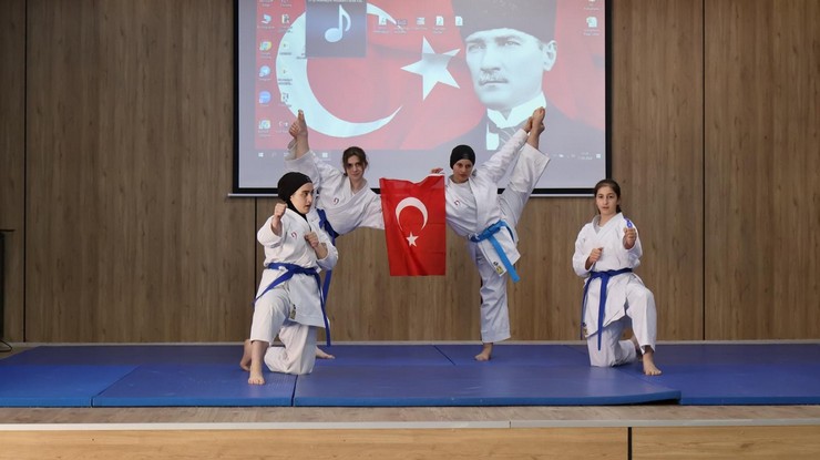 guneysuda-ulucami-ilkokuluna-hayirsever-is-insani-tarafindan-spor-salonu-yaptirildi-8.jpg