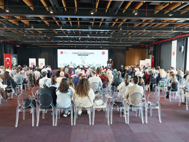 turkiyenin-bircok-farkli-sehrinden-400e-yakin-hekim-ve-akademisyen-3-karadeniz-aile-hekimligi-kongresi-icin-samsuna-geldi-3.jpg