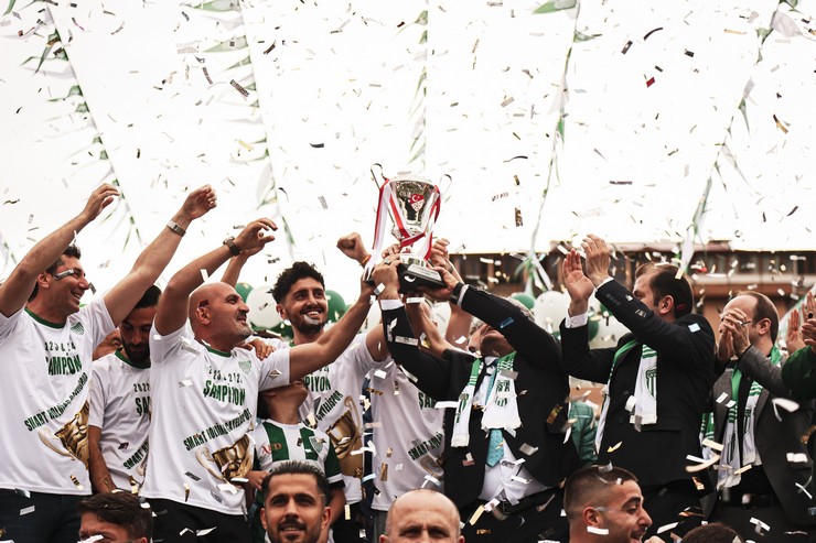 ayelispor-3-lig-kupasini-kaldirdi-1.jpg