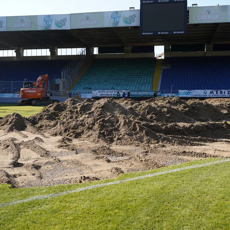 caykur-didi-stadinda-zemin-yenileme-calismalari-basladi-1.jpg