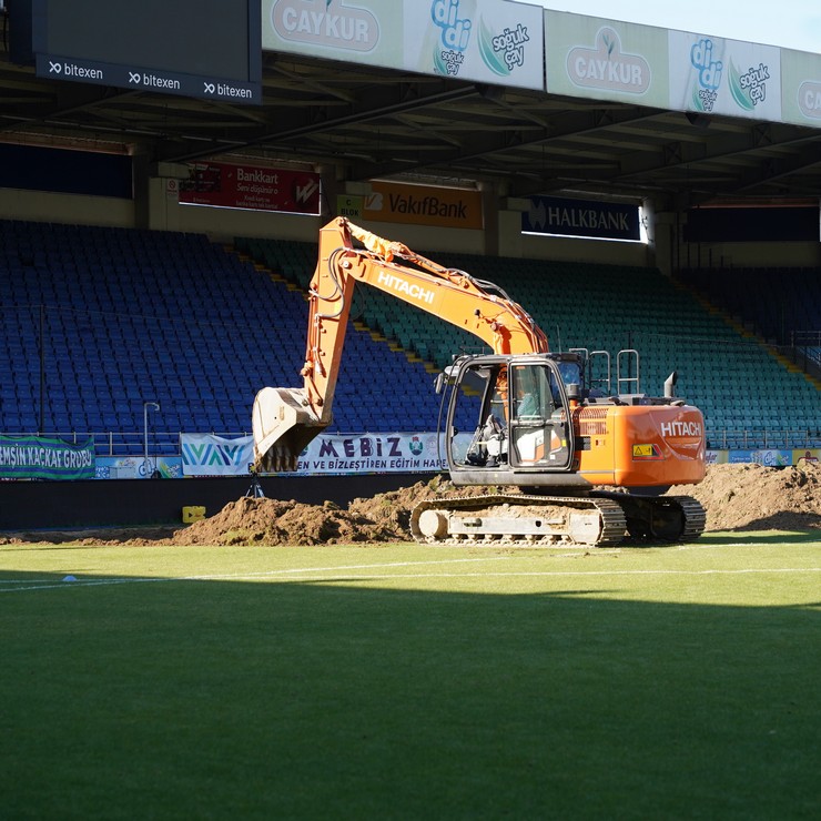caykur-didi-stadinda-zemin-yenileme-calismalari-basladi-2.jpg