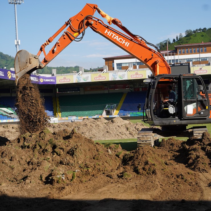 caykur-didi-stadinda-zemin-yenileme-calismalari-basladi-4.jpg