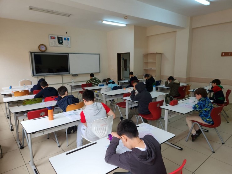 rize-anadolu-imam-hatip-lisesi-fen-ve-sosyal-bilimler-proje-okulu-2024-2025-egitim-ogretim-yili-5-siniflar-icin-ogrenci-secme-sinavi-rekor-basvuru-rekor-katilim-ile-tamamlandi-1-001.jpg