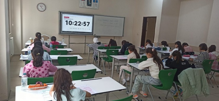 rize-anadolu-imam-hatip-lisesi-fen-ve-sosyal-bilimler-proje-okulu-2024-2025-egitim-ogretim-yili-5-siniflar-icin-ogrenci-secme-sinavi-rekor-basvuru-rekor-katilim-ile-tamamlandi-2-001.jpg