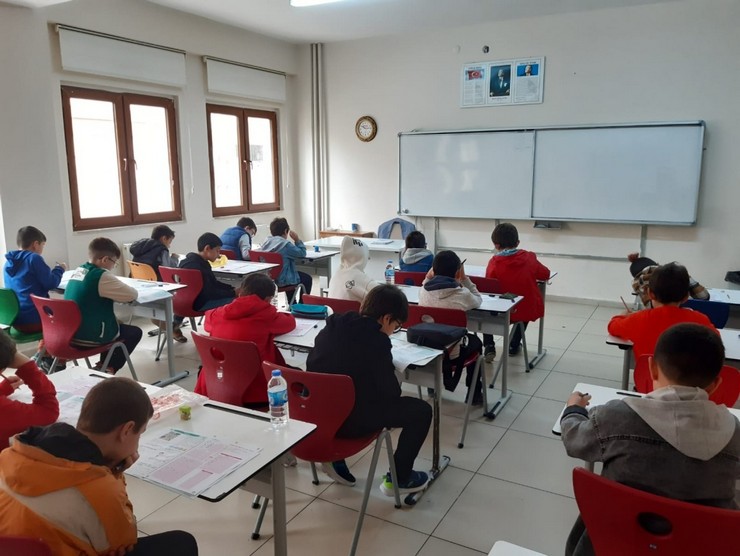 rize-anadolu-imam-hatip-lisesi-fen-ve-sosyal-bilimler-proje-okulu-2024-2025-egitim-ogretim-yili-5-siniflar-icin-ogrenci-secme-sinavi-rekor-basvuru-rekor-katilim-ile-tamamlandi-5-002.jpg