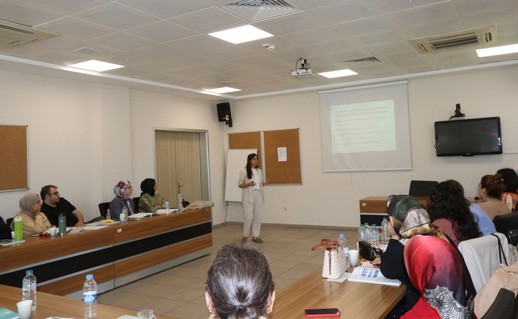 rizede-saglik-calisanlarina-anne-sutu-ve-emzirme-danismanligi-egitimi-verildi-6.jpg