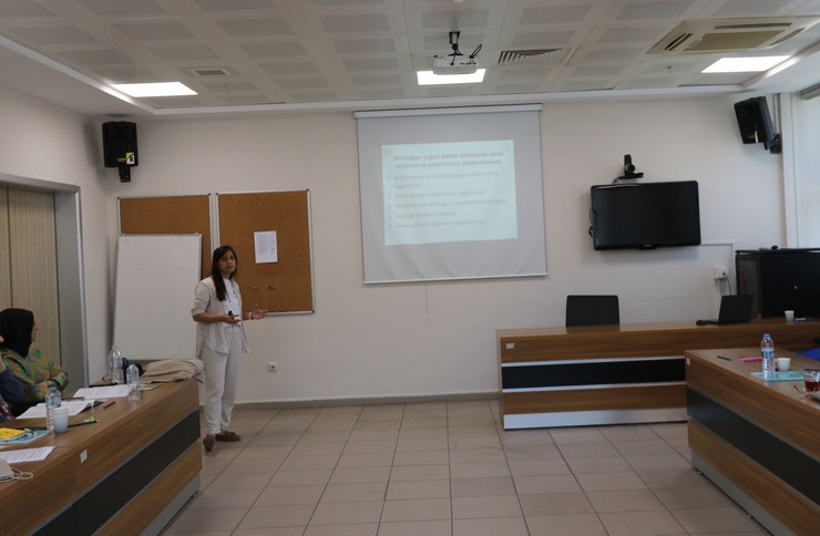 rizede-saglik-calisanlarina-anne-sutu-ve-emzirme-danismanligi-egitimi-verildi-7.jpg