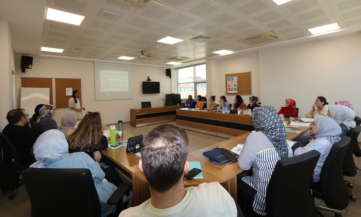 rizede-saglik-calisanlarina-anne-sutu-ve-emzirme-danismanligi-egitimi-verildi-8.jpg