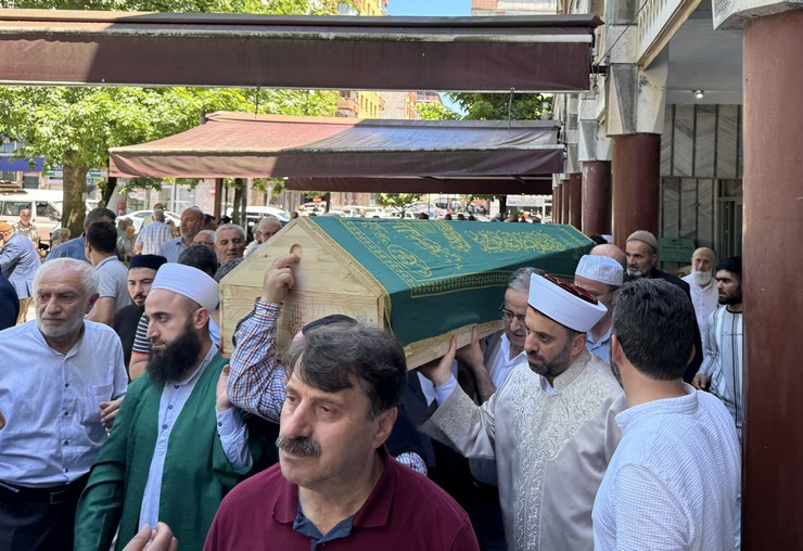 rizede-firtina-vadisindeki-yapay-golde-akintiya-kapilan-ve-hayatini-kaybeden-kuran-kursu-ogrencisi-s-e-islemlerinin-ardindan-memleketi-vana-gonderildi-tabutun-tasin-1.jpg