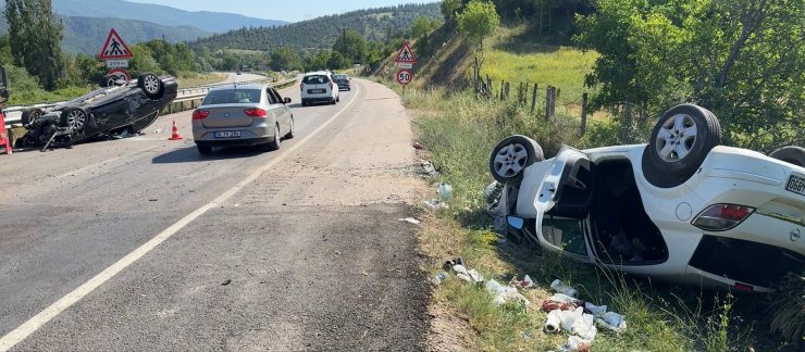 Karabük'te İki Otomobil Çarpıştı: 1 Ölü, 5 Yaralı
