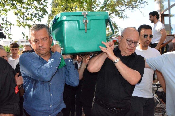 Özgür Özel, Memleketi Manisa'da Mhp'li Meclis Üyesinin Cenaze Namazına Katıldı
