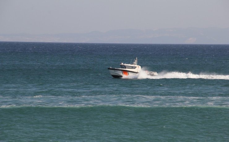 Tekirdağ'da Lastik Botla Açıldıkları Denizde Mahsur Kalan 2 Kişi Kurtarıldı