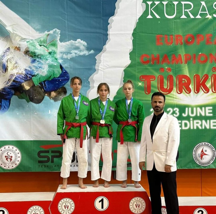 edirnede-duzenlenen-avrupa-kuras-sampiyonasinda-rizeli-sporculardan-edasu-vatanlar-avrupa-sampiyonu-edanur-pasali-ise-avrupa-2-si-oldu-1-001.jpg