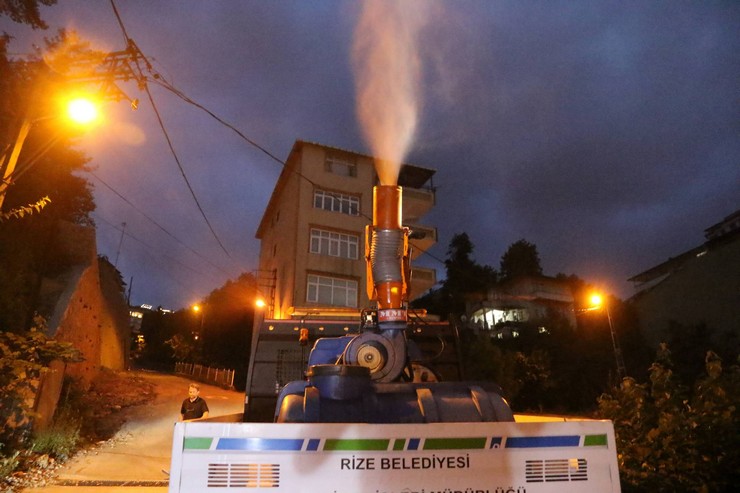 rize-belediyesi-sivrisinek-ve-hasere-mucadelesine-devam-ediyor-2.jpg