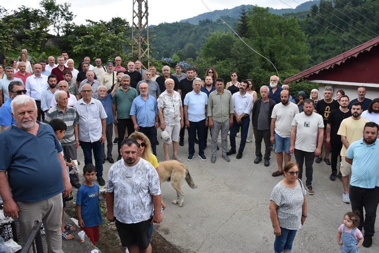 sanatci-kazim-koyuncu-vefatinin-19-yilinda-artvindeki-kabri-basinda-anildi-2.jpg
