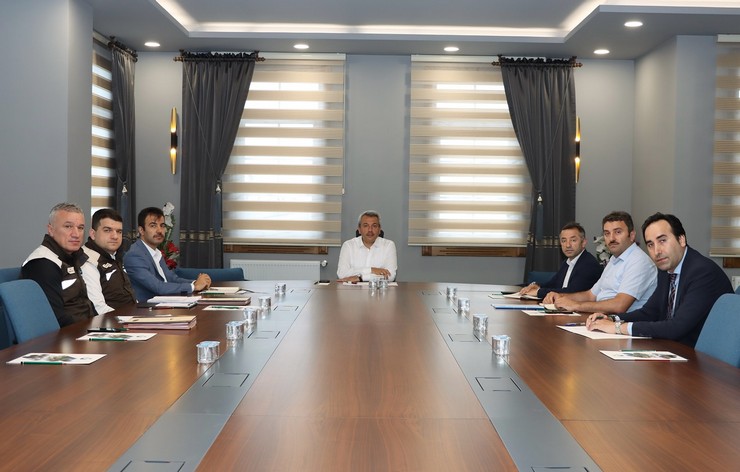 rize-valisi-ihsan-selim-baydas-baskanliginda-cay-carsisinda-yapilmasi-planlanan-genclik-merkezi-irtibat-ofisi-projesi-hakkinda-bir-toplanti-gerceklestirildi-2.jpg