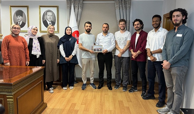 recep-tayyip-erdogan-universitesi-tip-fakultesi-11-donem-mezunlari-turkiye-diyanet-vakfinin-tdv-gozlere-sifa-iyilik-sloganiyla-baslattigi-katarakt-ameliyati-projesine-destek-vererek-bagista-bulundular-1-001.jpg