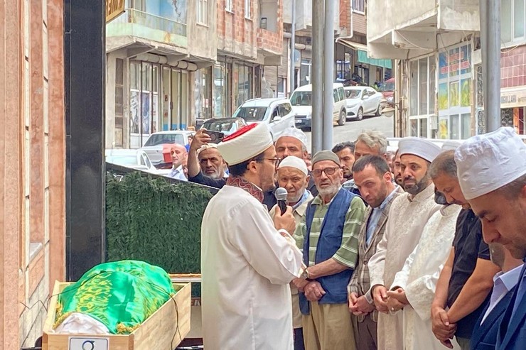 rize-il-muftu-yardimcisi-mahmut-ali-atikin-baba-acisi-3.jpg
