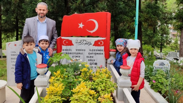 rizede-vatan-din-ve-mukaddesat-ugruna-canlarini-feda-ederek-sehit-olan-kahramanlar-unutulmuyor-7.jpg