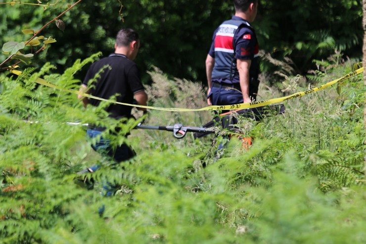 trabzonun-surmene-ilcesinde-oglu-kamil-kumasin-57-kullandigi-motorlu-cim-bicme-makinesinin-temasi-ile-bacagindan-yaralanan-saniye-kumas-72-hayatini-kaybetti.jpg