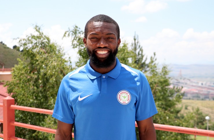 caykur-rizesporun-nijeryali-futbolcusu-azubuike-okechukwu-4.jpg