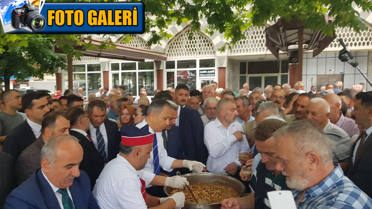 icisleri-bakani-ali-yerlikaya-cesitli-temaslarda-bulunmak-ve-programlara-katilmak-icin-geldigi-rizede-rize-valiligi-ile-rize-belediyesini-ziyaret-etti-bakan-yerlikaya-ayrica-kentte-vatandaslara-asure-dagitti.jpg