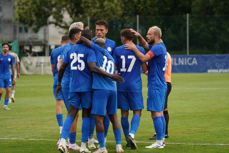 caykur-rizespor-hazirlik-macinda-avusturya-temsilcisi-fc-klagenfurtu-ilk-yarida-kaydettigi-gollerle-2-1-yendi-15.jpg