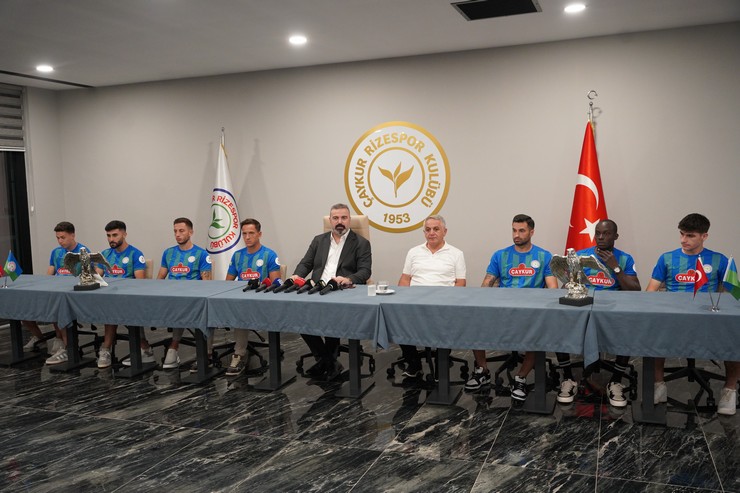 caykur-rizesporda-yeni-transferler-tanitildi-2.jpg