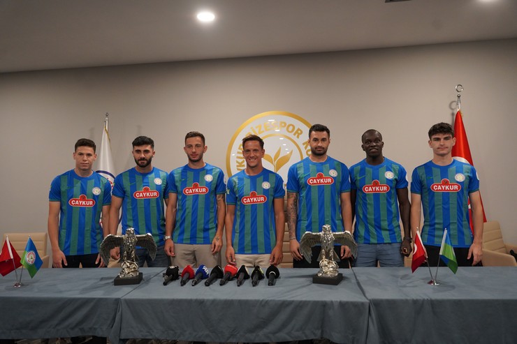 caykur-rizesporda-yeni-transferler-tanitildi-4.jpg