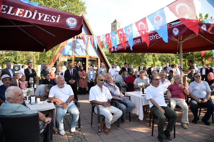 trabzon-buyuksehir-belediyesi-ayasofya-sahilinde-hasbihal-cafeyi-hizmete-sundu-1.jpg