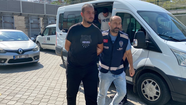 samsunun-ilkadim-ilcesinde-kuyumcuya-yapilan-silahli-saldiri-girisimine-iliskin-1i-kadin-ve-1i-cocuk-olmak-uzere-toplam-7-supheli-gozaltina-alindi-5.jpg