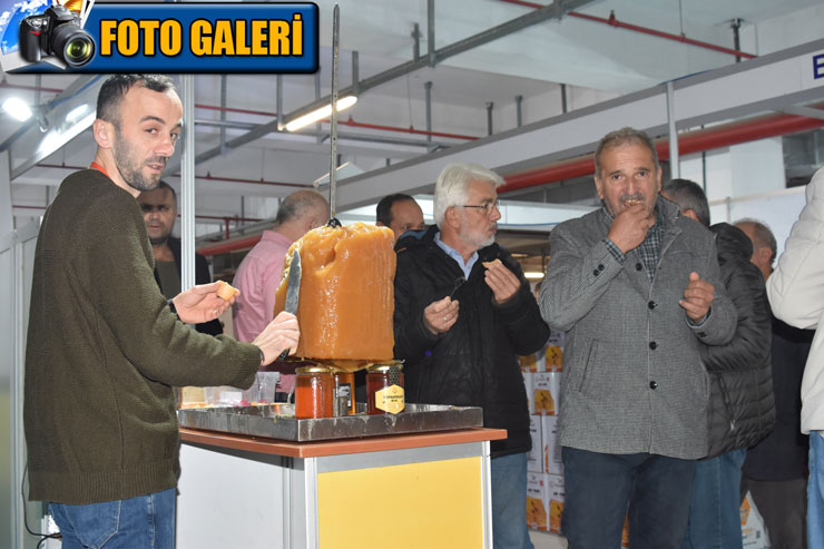 aricilik-ve-ari-urunleri-fuarinda-bal-donere-ilgi.jpg
