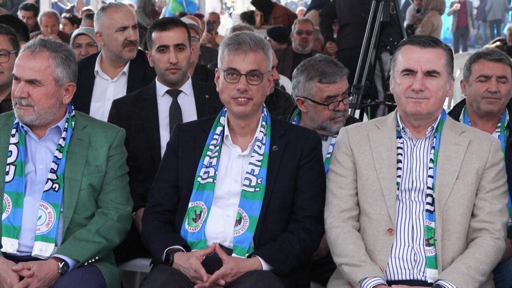 kemal-memisoglu-pendik-rizeliler-hamsi-festivalinde-1.jpg