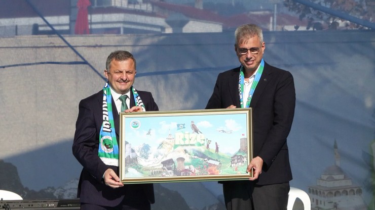 kemal-memisoglu-pendik-rizeliler-hamsi-festivalinde-2.jpg