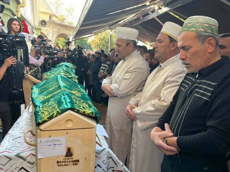 İzmir'de evde çıkan yangında ölen 5 kardeşten geriye oyuncakları kaldı (7)